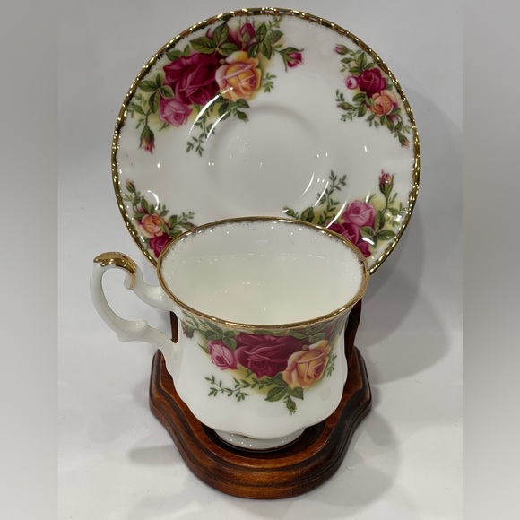 Vintage Royal Albert Bone China Old Country Roses Tea Cup And Saucer Set 1962 - Picture 1 of 13